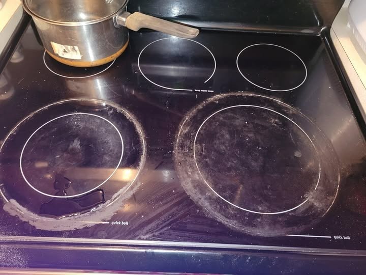 How to Make Your Glass Stovetop Clean Again – The 3-Ingredient Deep Clean That Really Works