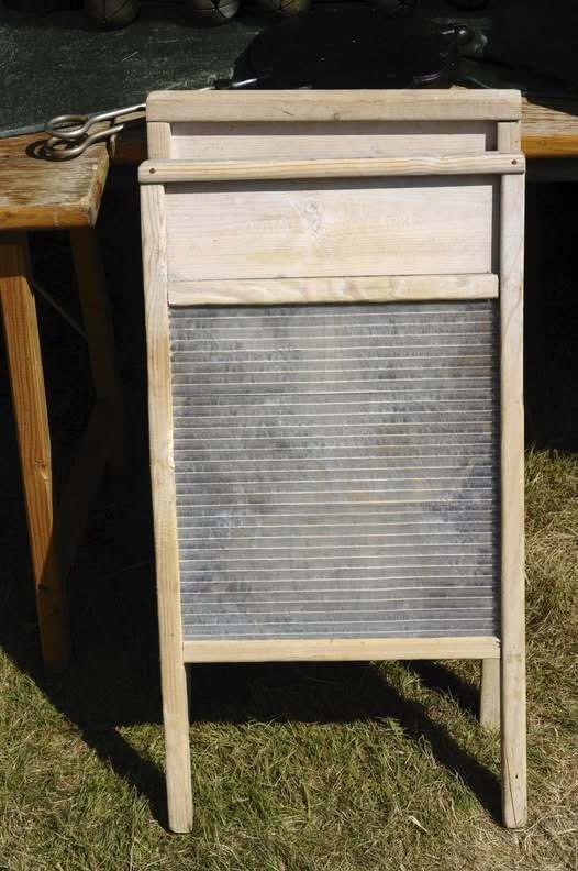 Found at a Yard Sale? This Vintage Laundry Wringer Offers a Fascinating Glimpse Into Everyday Life From Another Era