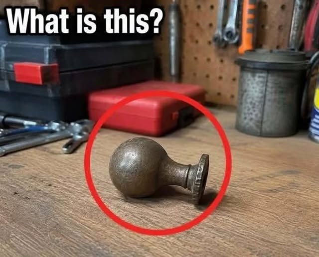 I Found a Strange Metal Object in an Old Workshop—Its Real Purpose Surprised MeCheck out the first comment to find out what this object is that they’re wondering about